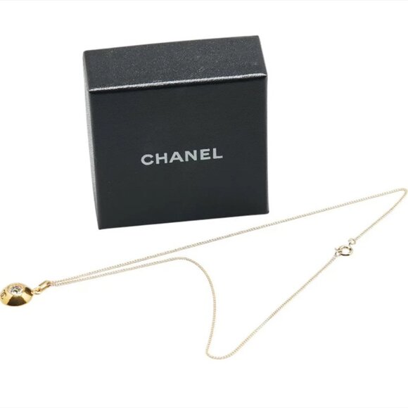 CHANEL CC Logo Rhinestone Round Pendant Necklace 16" Gold Tone Auth w/Box #05404 - Picture 7 of 7